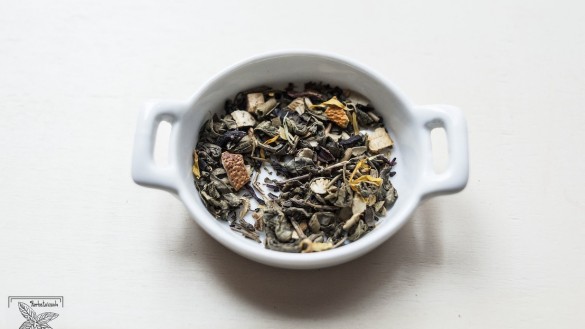 Herbata śródziemnomorska: Mieszanka herbaty zielonej aromatów i ziół