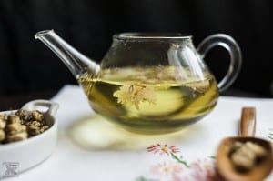 Herbata ze złocienia: Napar złocieniowy ma jasnożółty kolor i kwiatowy aromat