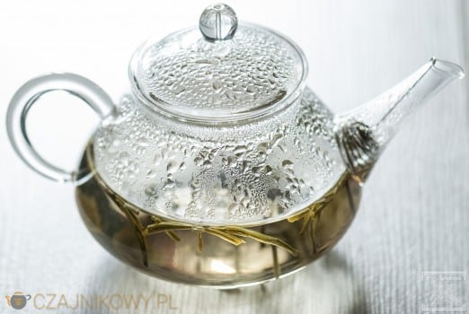 Herbata biała Yin Zhen parzona na zimno i klasycznie, parzenie