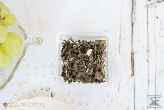 soczyste-winogroCzym zastąpić kostki lodu w herbacie? Herbata biała Soczyste Winogrona