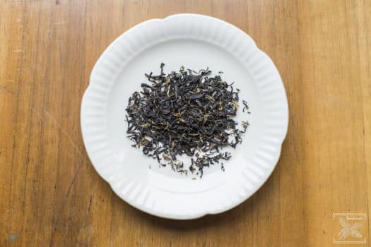 Liście czarnej herbaty Keemun Mao Feng